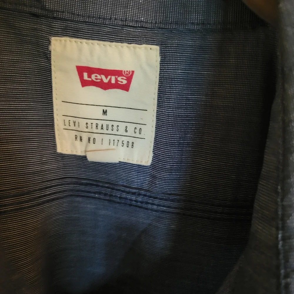Levi's Denim Blue Button Down MED - Picture 3 of 3